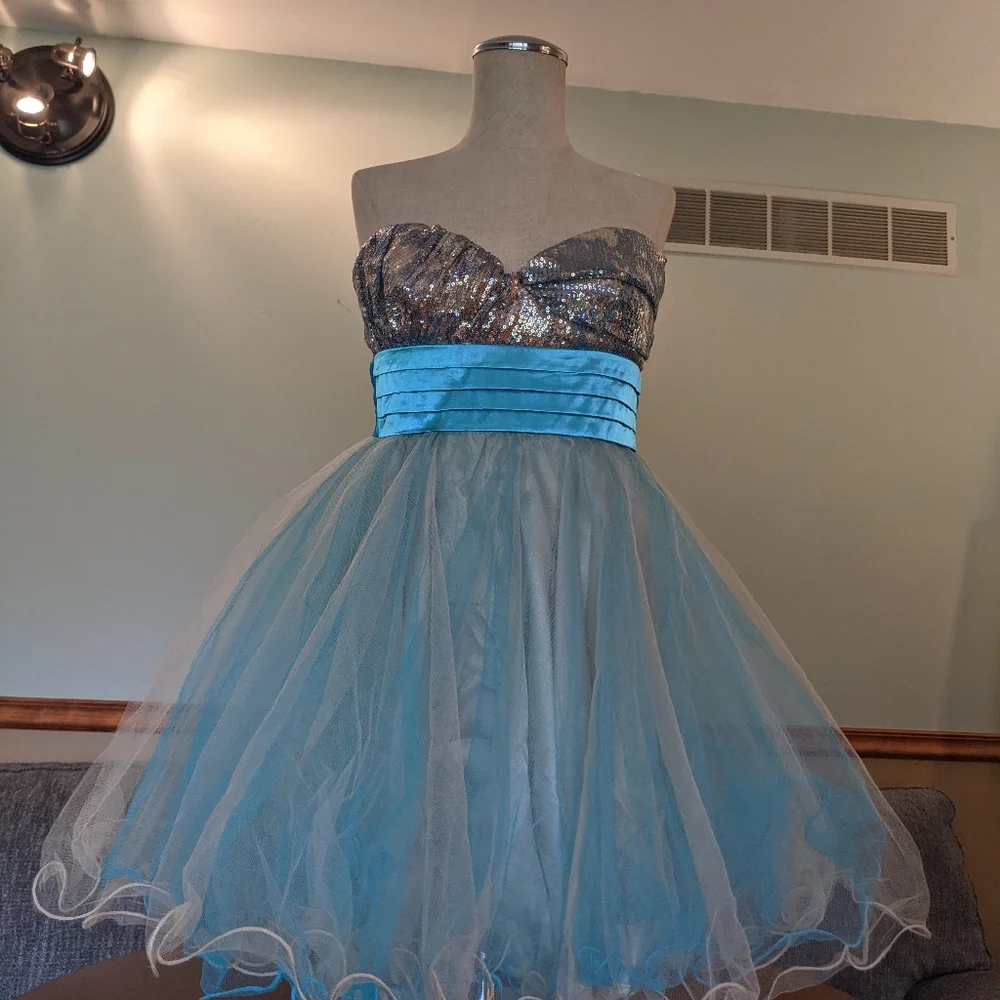 Blue Heart 🩵 💙 Sequin strapless dress super princess vibes whimsical fairy 🧚 - Picture 10 of 11